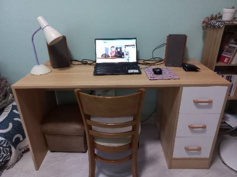 Bàn đẹp, chắc chắn, gỗ MDF dầy. Thợ tới giao hàng và lắp đặt. Đúng chất lượng như đã quảng cáo. Cho shop 5 sao