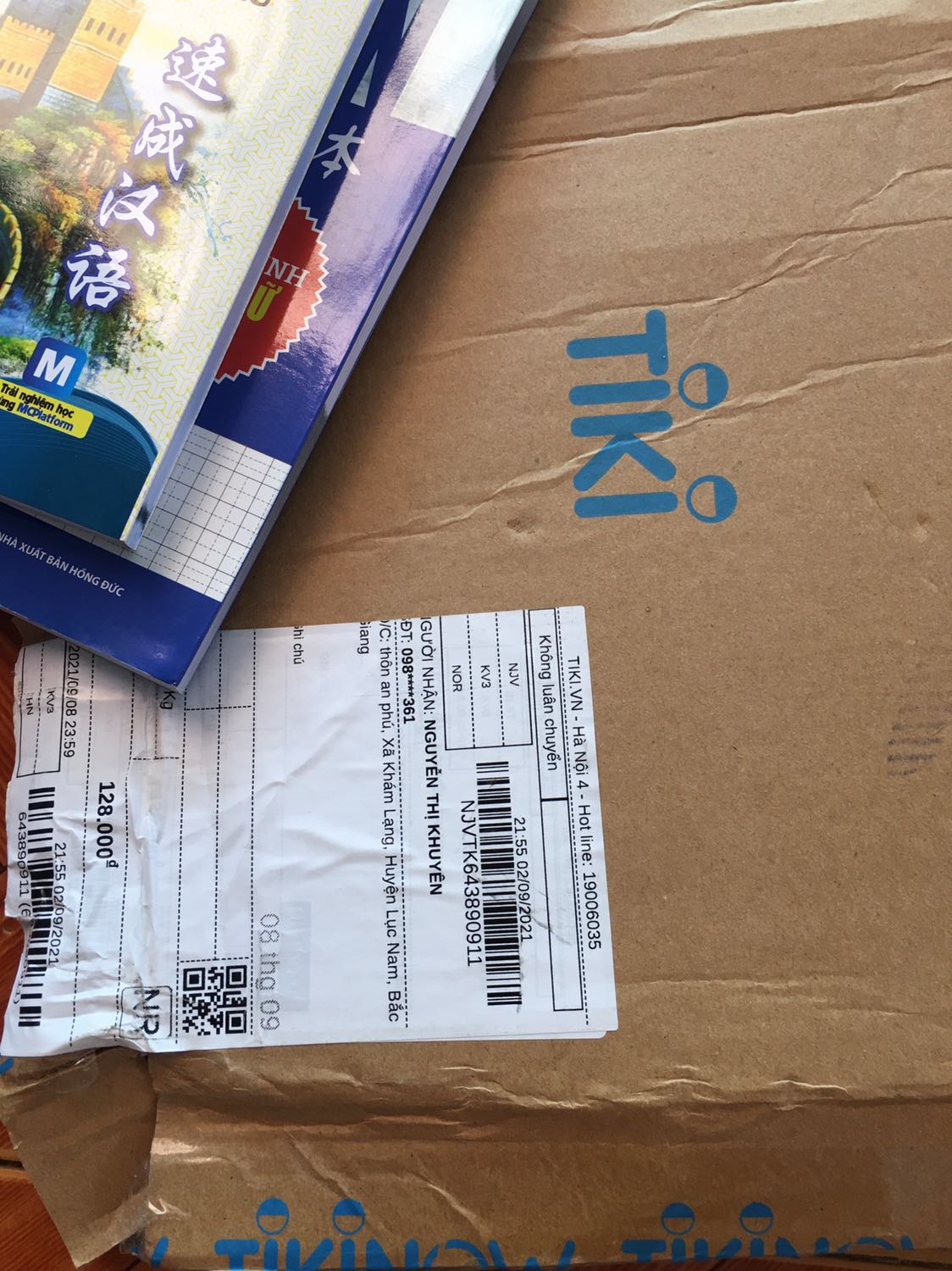 Shop đóng hàng rất cẩn thận,đẹp và giao hàng nhanh. Sách không bị nát góc và không bị lỗi 
Nói chung là cảm ơn shop rất nhiều đã cho em biết đến combo hai quyển sách này