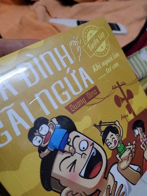 Chất lượng nội dung thì không phải bàn.
Nhưng chất lượng món hàng thì làm mình hơi khó chịu, bìa cuốn sách bị tì đè vào vật cứng gì đó nên bị xước và lõm vài chỗ. 
Tôi vẫn cho 5 sao, nhưng lần sau k mua nữa