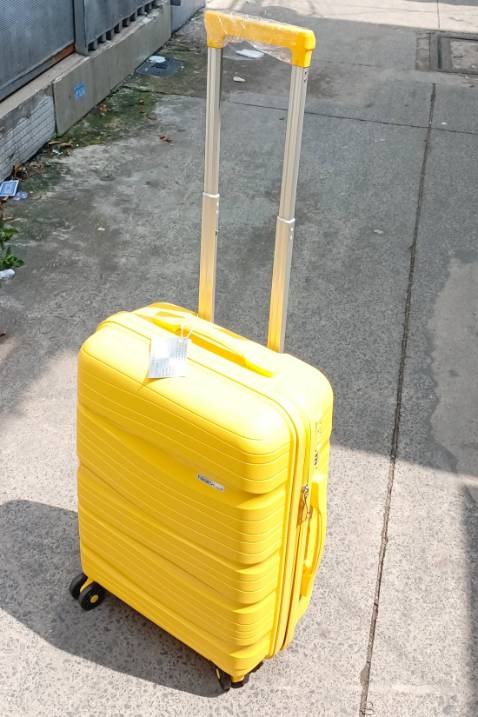 Đẹp và khá chắc chắn, mình đem vali ra đường kéo thử thì chạy êm, kéo tốt. Rất hoan nghênh shop bán hàng uy tín chất lượng, giao hàng nhanh, xin cảm ơn shop.