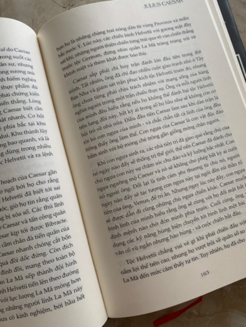 Giao rất nhanh lun . Mình đặt t7 thấy để dự kiến t4 tới mà sáng t2 tới rồi . Mình ở SG đặt sách từ HN . Sách đẹp bọc rất kỹ luôn