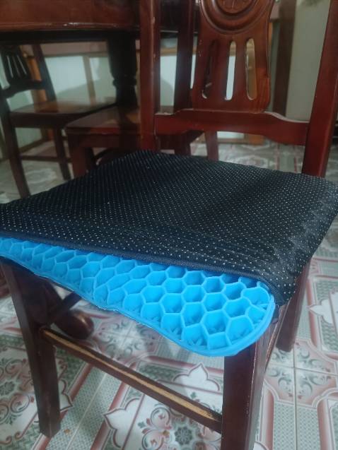 Đệm chọn cỡ to, sử dụng rất thoải mái, êm ái. Gọn gàng, nhẹ nhàng, có vỏ bọc ngoài nên sẽ bền hơn. Mùa đông ngồi ghế gỗ, có cái đệm này là ấm.
