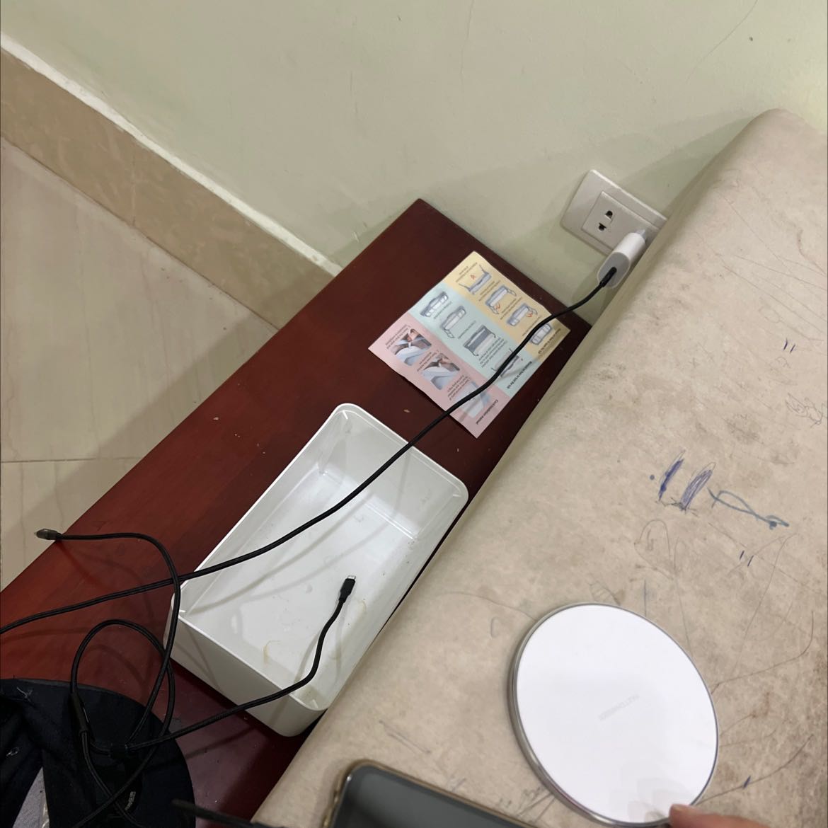 Dùng ổn, không tích hợp với củ sạc anker