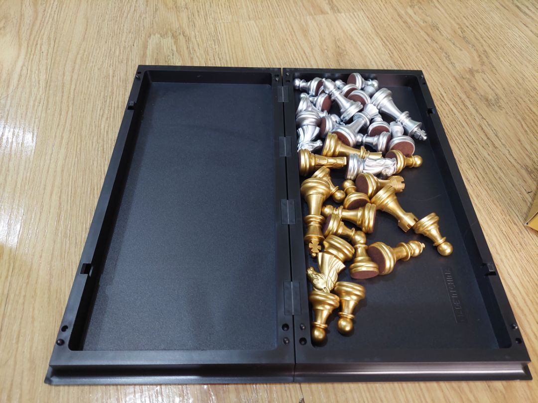 Sản phẩm đẹp đúng quảng cáo. Nam Châm hít tốt lật bàn cờ mà ko rớt con nào.