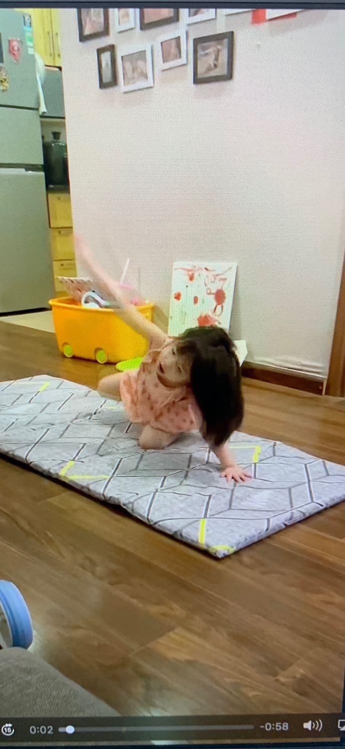 Sản phẩm này chất lượng rất tốt, vải cô tông rất mát và nằm rất êm, mua về cho tụi nhỏ chơi, nằm xem tivi , đi picnic hay là mang đi du lịch thì quá tuyệt vời!!!