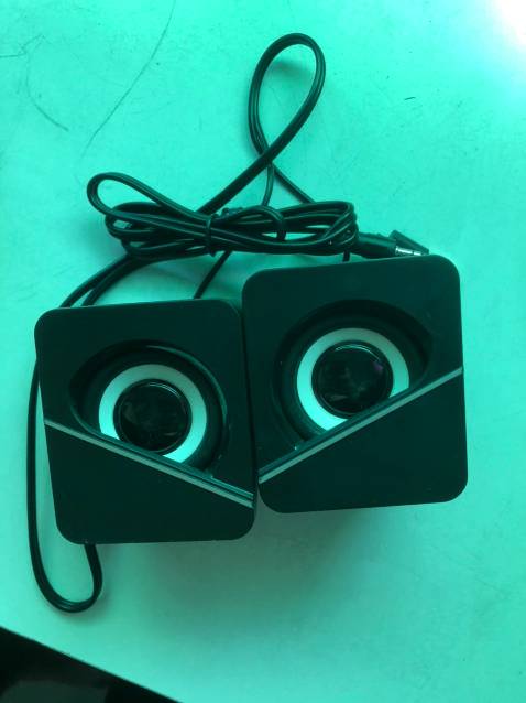 shop giao hàng siêu nhanh và đóng gói cực kỳ cẩn thận, loa dùng rất ok, giá rẻ nhưng chất lượng ok, mình hài lòng.