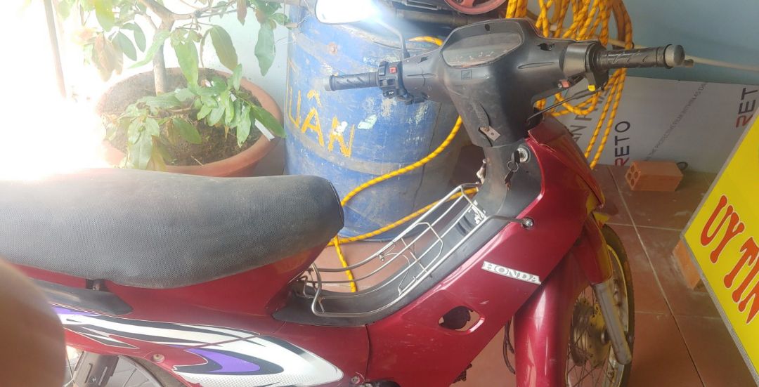 Hoàn toàn xứng đáng với giá tiền và sự kì vọng. Cuốn sách cung cấp cho mình rất nhiều lời khuyên và phương pháp để chinh phục được sự hỗn loạn trong thế giới kinh doanh như tiêu đề của chính nó. Không những chỉ đưa ra lời khuyên mà tác giả còn cho thấy được sự đồng cảm sâu sắc với hầu hết những trải nghiệm mà những doanh nghiệp nhỏ và các doanh nhân khởi nghiệp phải trải qua. Đừng lãng phí từng giây phút nào khi đọc cuốn sách, bởi từng giá trị mà cuốn sách mang lại cho bạn, một doanh nhân khởi nghiệp, là vô giá.