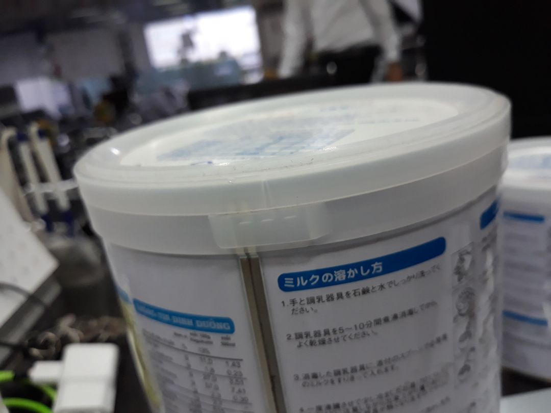 Mua nhiều lần rồi giờ mới viết nhận xét cho tiki, mỗi lần mua đều 2-3 hộp chứ k mua 1 hộp, lần này mua 2 hộp thì hộp nhỏ cực kì hài lòng, hàng date cũng còn mới, hàng đủ tem ( cả 2 tem luôn) nhưng có hộp lớn chưa hài lòng. Mong tiki chú ý hơn