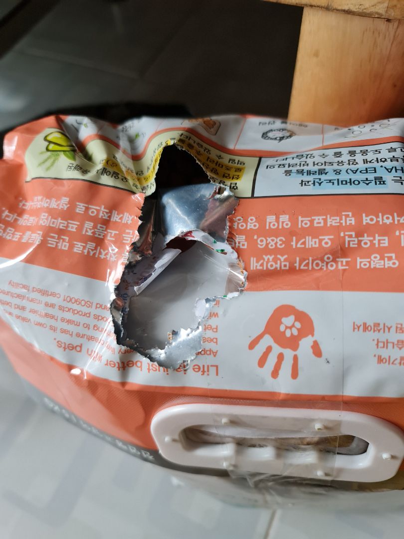 shop làm ăn kỳ cục,giao sp bị chuột cắn rách nát,lòi hạt ra tùm lum mà cũng giao,làm ăn phải đặt chữ tín lên hàng đầu chứ shop,kiểu này ai mà dám mua lần hai,buôn bán phải đặt mình vào vị trí của khách mà nghĩ chứ,nếu shop mua phải 1 sp như này thì shop có muốn nhận không????? shop làm ăn kỳ cục,giao sp bị chuột cắn rách nát,lòi hạt ra tùm lum mà cũng giao,làm ăn phải đặt chữ tín lên hàng đầu chứ shop,kiểu này ai mà dám mua lần hai,buôn bán phải đặt mình vào vị trí của khách mà nghĩ chứ,nếu shop mua phải 1 sp như này thì shop có muốn nhận không?????