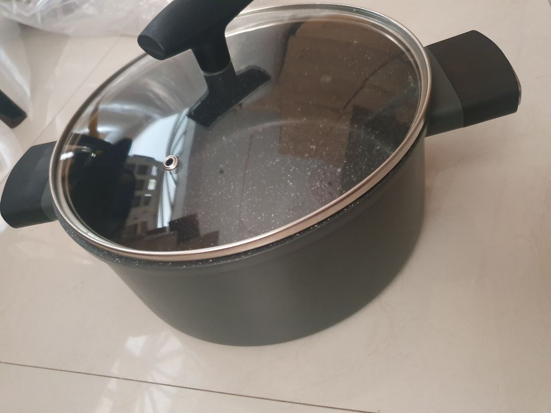 quá đẹp. chiên trứng ko cần dầu. ko bong chống dính. nen thích lắm