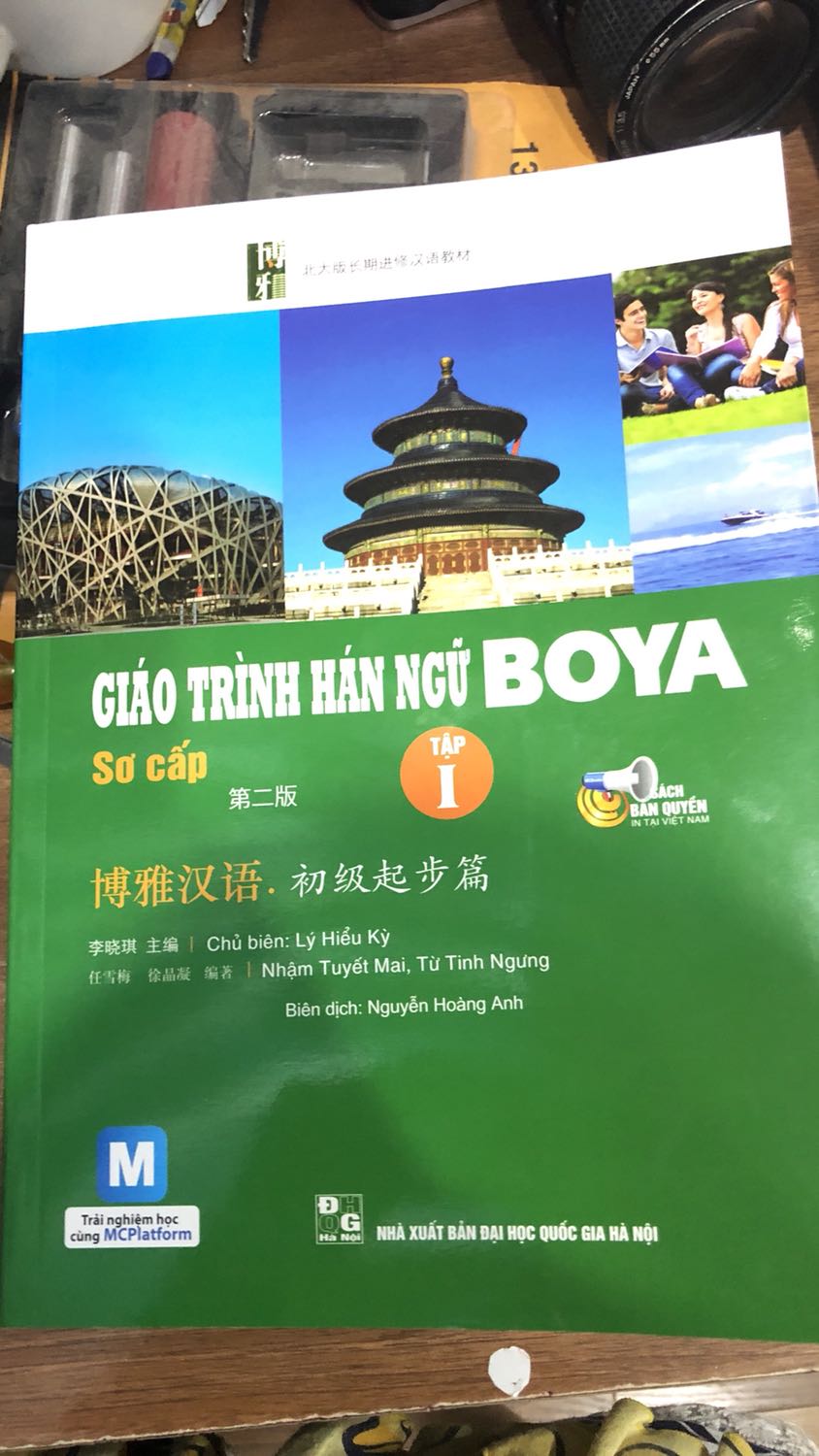 Trên hình có ghi quyển sơ cấp phiên bản 2, gửi về thì lại là phiên bản cũ, lỗi in giấy từ 5-10 trang, cảm thấy vô cùng thất vọng
Rất mong sẽ nhà sản xuất sẽ đọc được và đổi cho mình phiên bản thứ hai và k bị lỗi in giấy. Xin cảm ơn