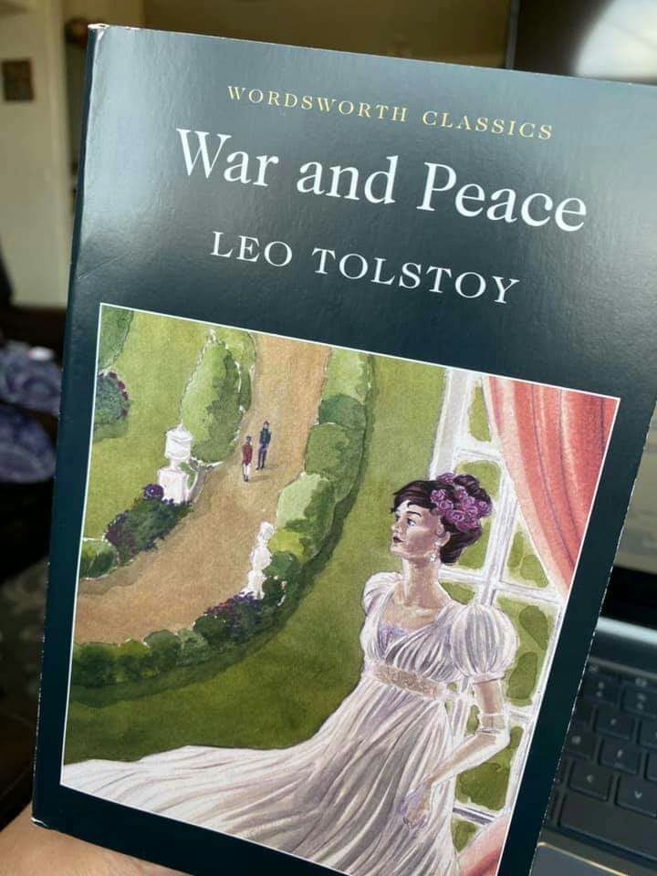 Sách rất dày,  sách khổ to,  giấy xốp màu trắng,  chữ to nên khi đọc không bị mỏi mắt.  sách mình mua mới cứng nên mình rất hài lòng.  sách dày nhưng giấy xốp nên cầm rất nhẹ tay.  cuốn này khó đọc lắm,  nhiều từ mới phù hợp với các bạn tiếng anh siêu giỏi.  bạn giao hàng chu đáo,  nhiệt tình. tặng tiki 5 Sao nha.