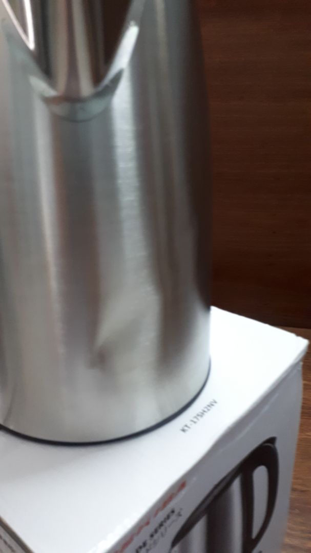 Vỏ hộp thì móp méo, cái bình đun siêu tốc inox cũng móp luôn!!!! Mình muốn đổi lại hàng thì phải làm sao đây trong lúc giãn cách theo CT16 đi lại khó khăn như này? Sao mọi người không kiểm tra hàng kỷ 1 chủt trước khi giao đến khách hàng ?????