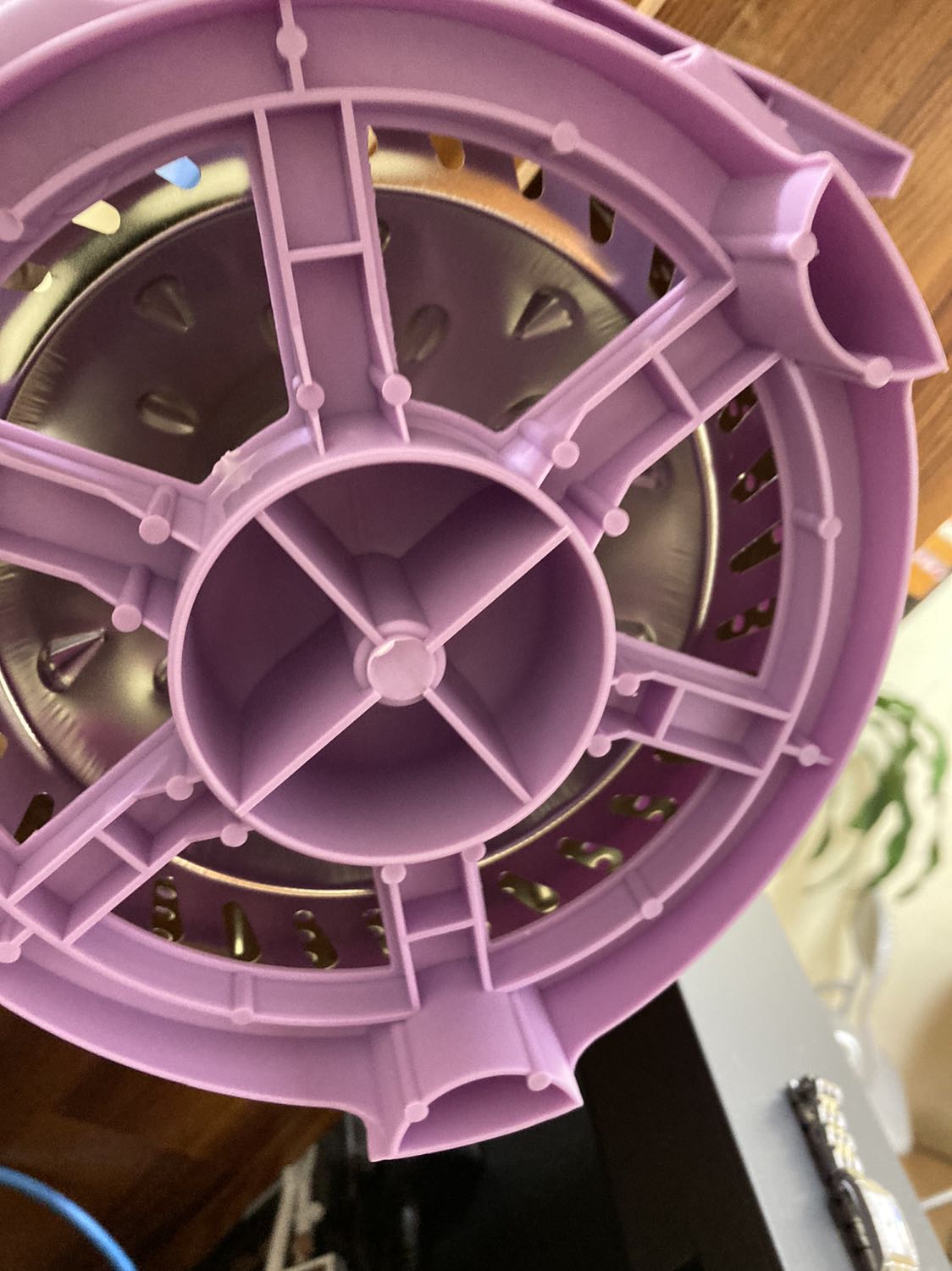 Giá cao so với chất lượng mang lại vì chả có gì vượt trội hơn các sp 4-500k. Thất vọng, mua Tiki nhiều mà đây là lần đầu đánh giá 2 sao vì sp ko tương xứng với số tiền bỏ ra.