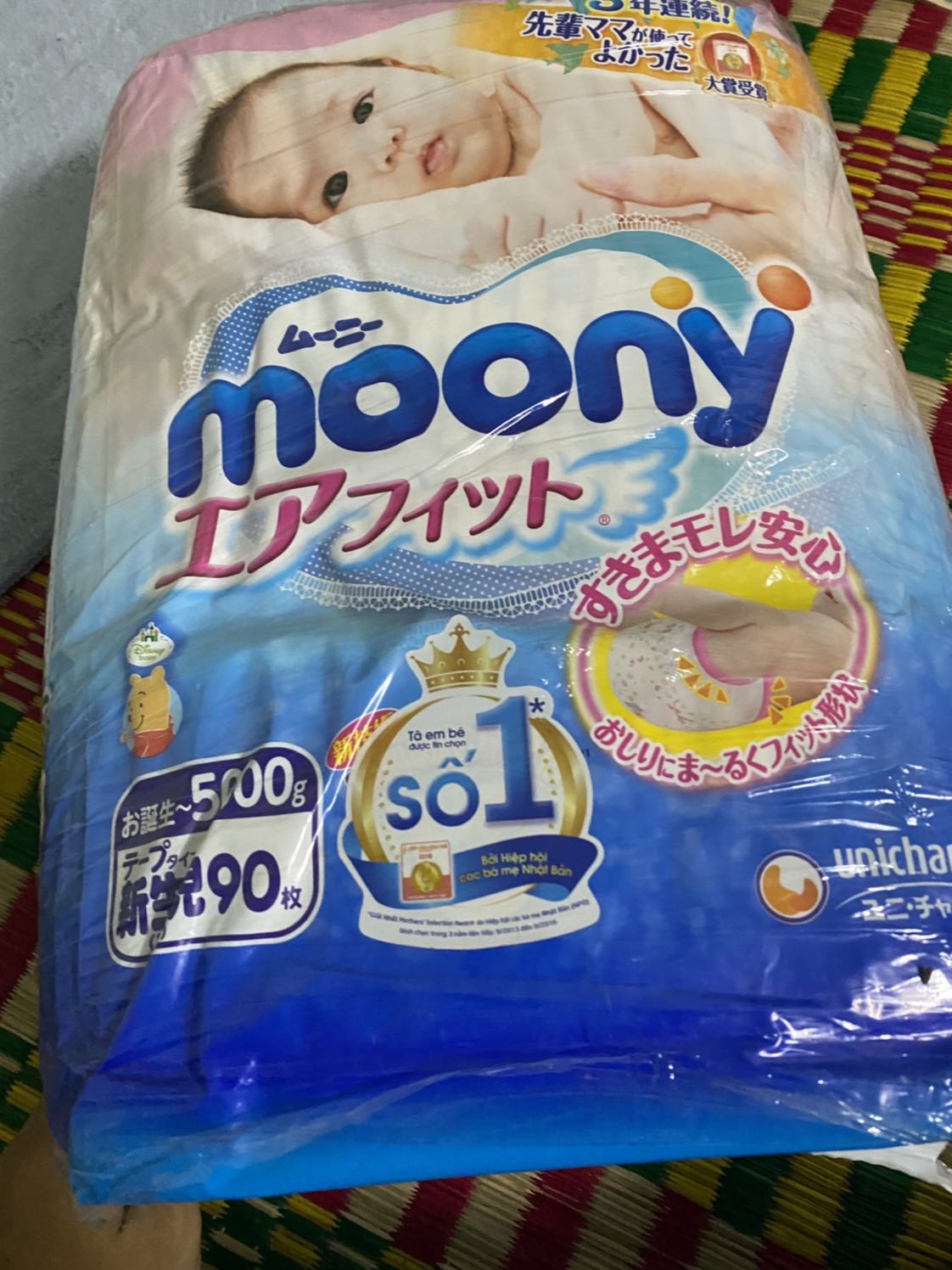 Lần đầu mua của shop bth toàn mua con cưng, thấy bao bì khác hẳn ko biết phải chính hãng ko? Hơi thất vọng là hàng cận date quá, ko hài lòng mấy