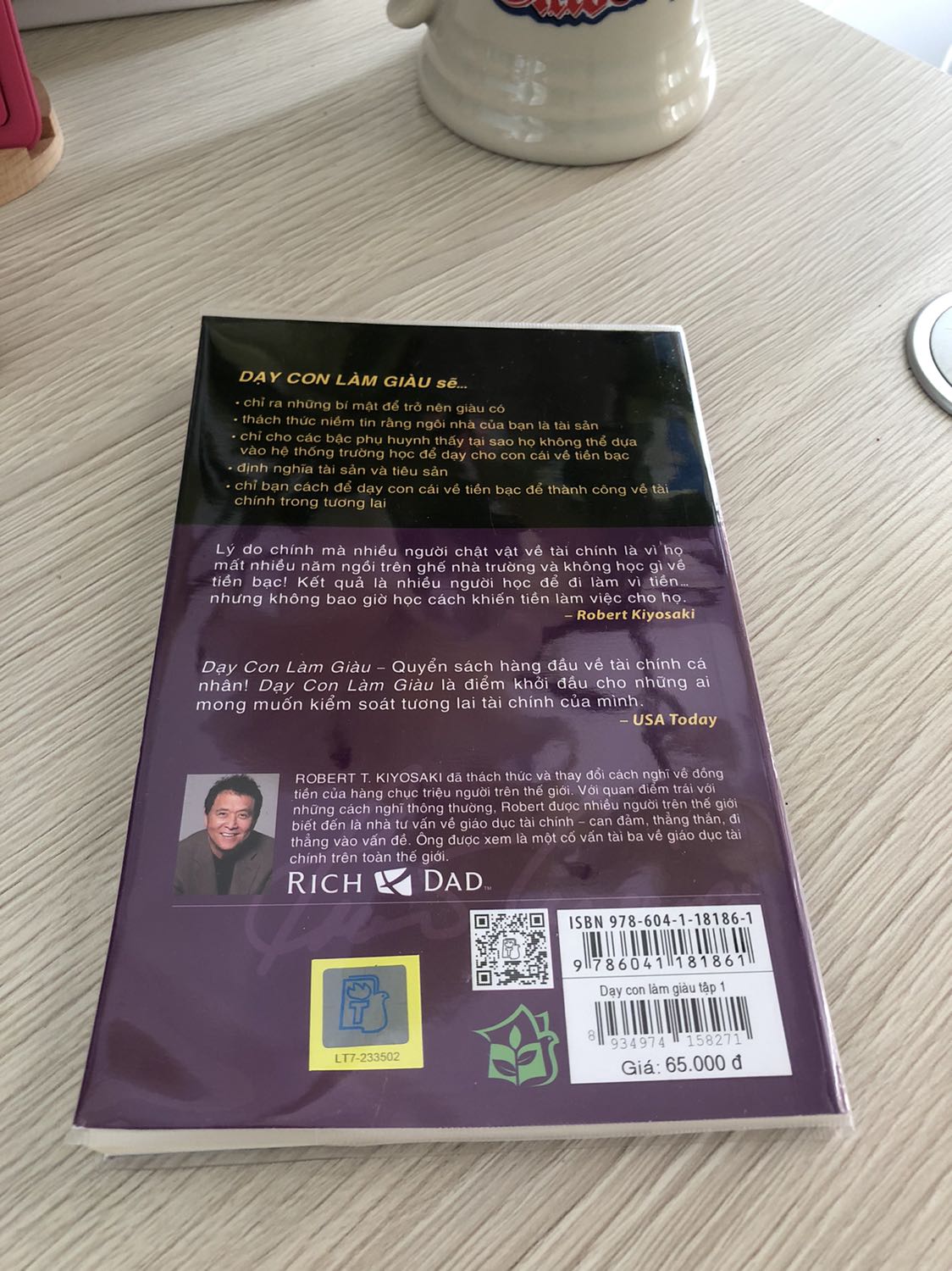Chủ nhật học lớp về tài chính, đc thầy gợi ý những sách nên đọc là cuốn này tập 1,2. Đặt liền tikinow và bắt đầu buổi học chiều là nhận đc sách nóng hổi. Sách bao vừa vặn, giấy đẹp. Còn nội dung thì chưa kịp đọc nhưng thầy giới thiệu thì có lẽ là hay. Dịch vụ giao hàng thì luôn hài lòng!