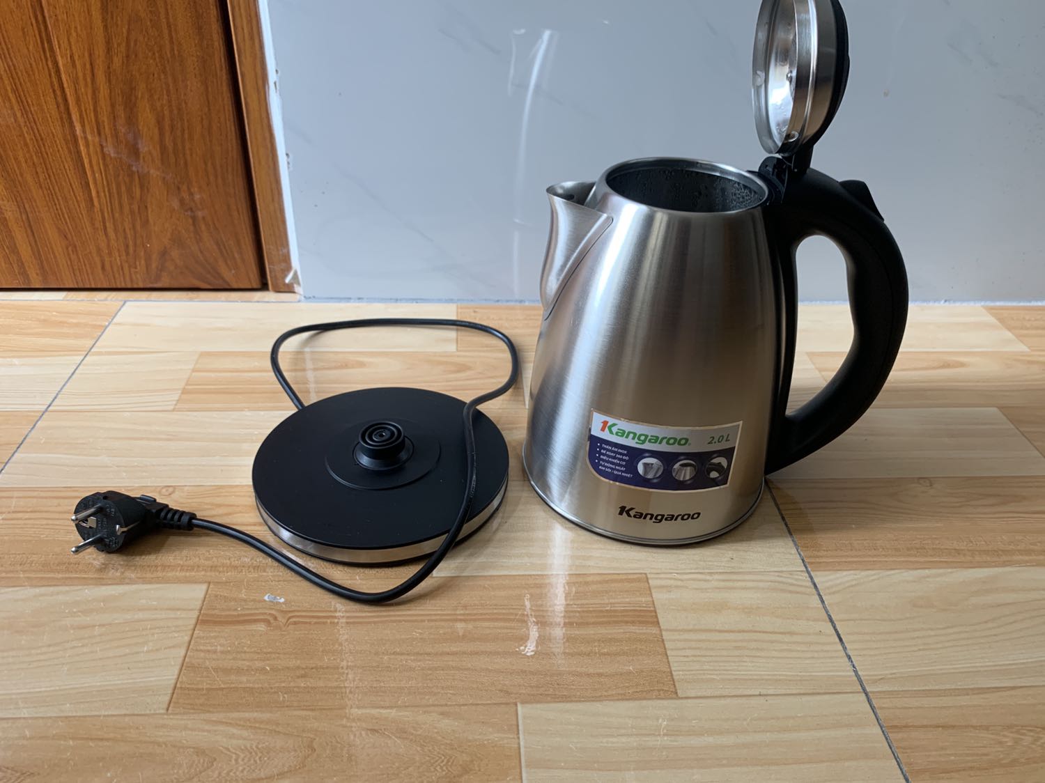 Đã nhận được ấm. Đóng gói tốt, không bị mốp méo
Giao hàng tiki now thì nhanh khỏi bàn
Độ bền thì phải dùng lâu mới biết được