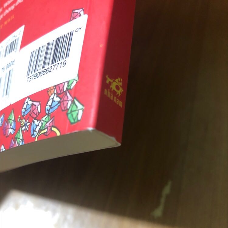 Giao hàng khá là nhanh, nhưng mà đóng gói khá sơ sài chỉ có một cái hộp để bỏ sách vào thôi, sách mình chưa đọc nên không biết nội dung có ok ko