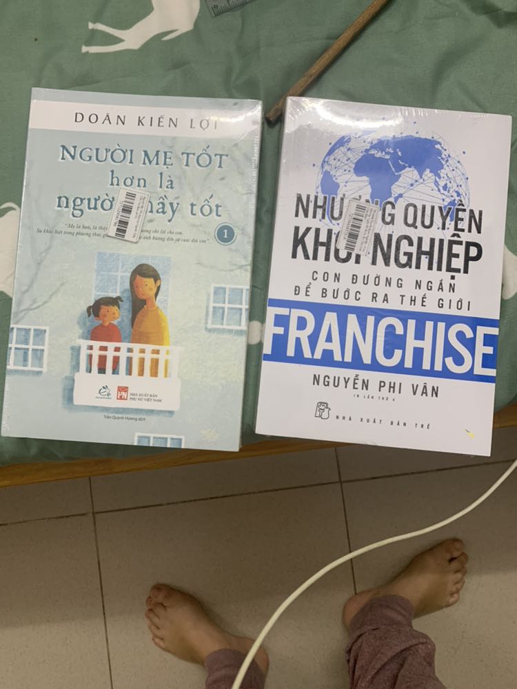 Cuốn này mình chưa đọc nên chưa đánh giá đc. Có điều bọc sách cẩn thận và đóng gói kĩ nhưng giao hàng ko nhanh như mình dự kiến.