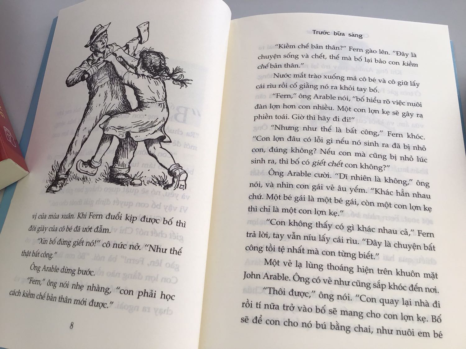 Cuốn sách khổ nhỏ, có bìa bọc ngoài. Có hình minh hoạ đen trắng. Sách thích hợp cho bé trên 6 tuổi, có thói quen đọc sách. Mình mua đọc cho hai bạn 3 tuổi và 7 tuổi.