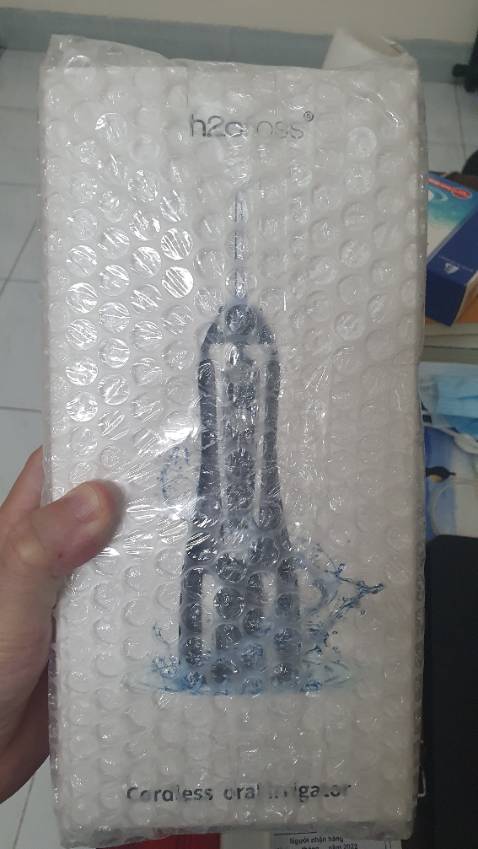 Hàng đóng gói kĩ lắm, nhìn rất chất. Giá trị đáng đồng tiền. Điểm trừ còn 4 sao là do nói khuyến mãi đc 10 bịch trắng răng nhưng nhận đc có 1 bịch kèm đầu xạc, đầu xạc này rỡm lắm và thật sự là ko có ích gì cho mình.