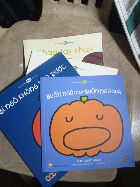 Sách hình ảnh in rõ, bạn bí ngô ko có bạn Asa bn bí ko có ngủ đc , thấy sách cũng khá hay Sách hình ảnh in rõ, bạn bí ngô ko có bạn Asa bn bí ko có ngủ đc , thấy sách cũng khá hay