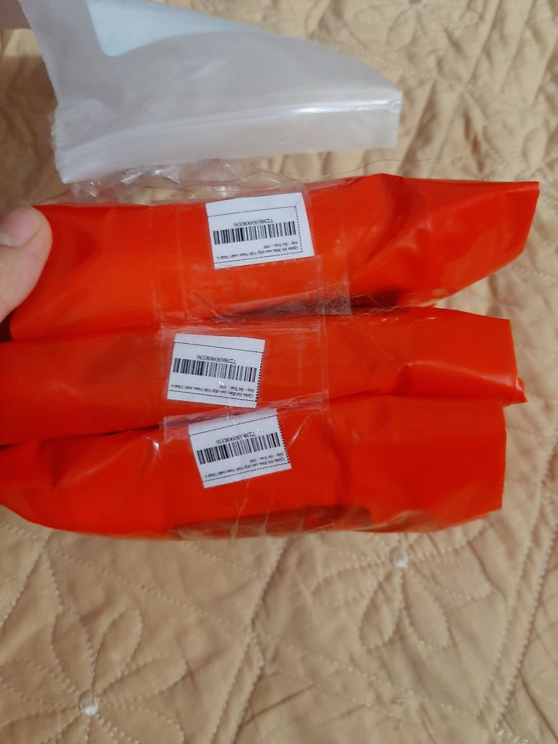 đặt 2 nơi để ss thì bên này đắt hơn cái 10k. 
k gói kĩ như ảnh màu đỏ m post.