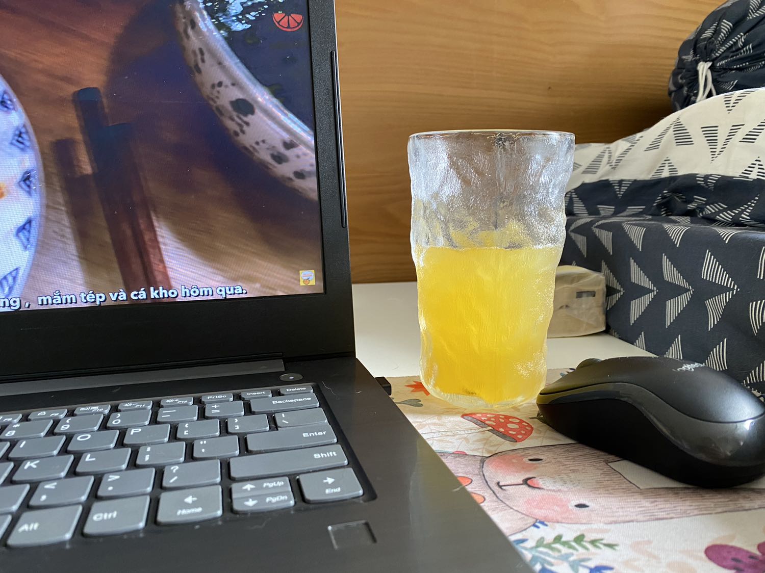 Vắt nhàn hơn vắt tay rất nhiều 
Vắt kiệt, mạnh
Ban đầu mua trục bị lỗi lại trong tgian giacn cách nên 2 tuần sau mới đc gửi bato hành trục mới. Nhưng tóm lại đc thay trục xong, máy êm, với giá thành rẻ với mình nên ưng. Vote mn nên mua