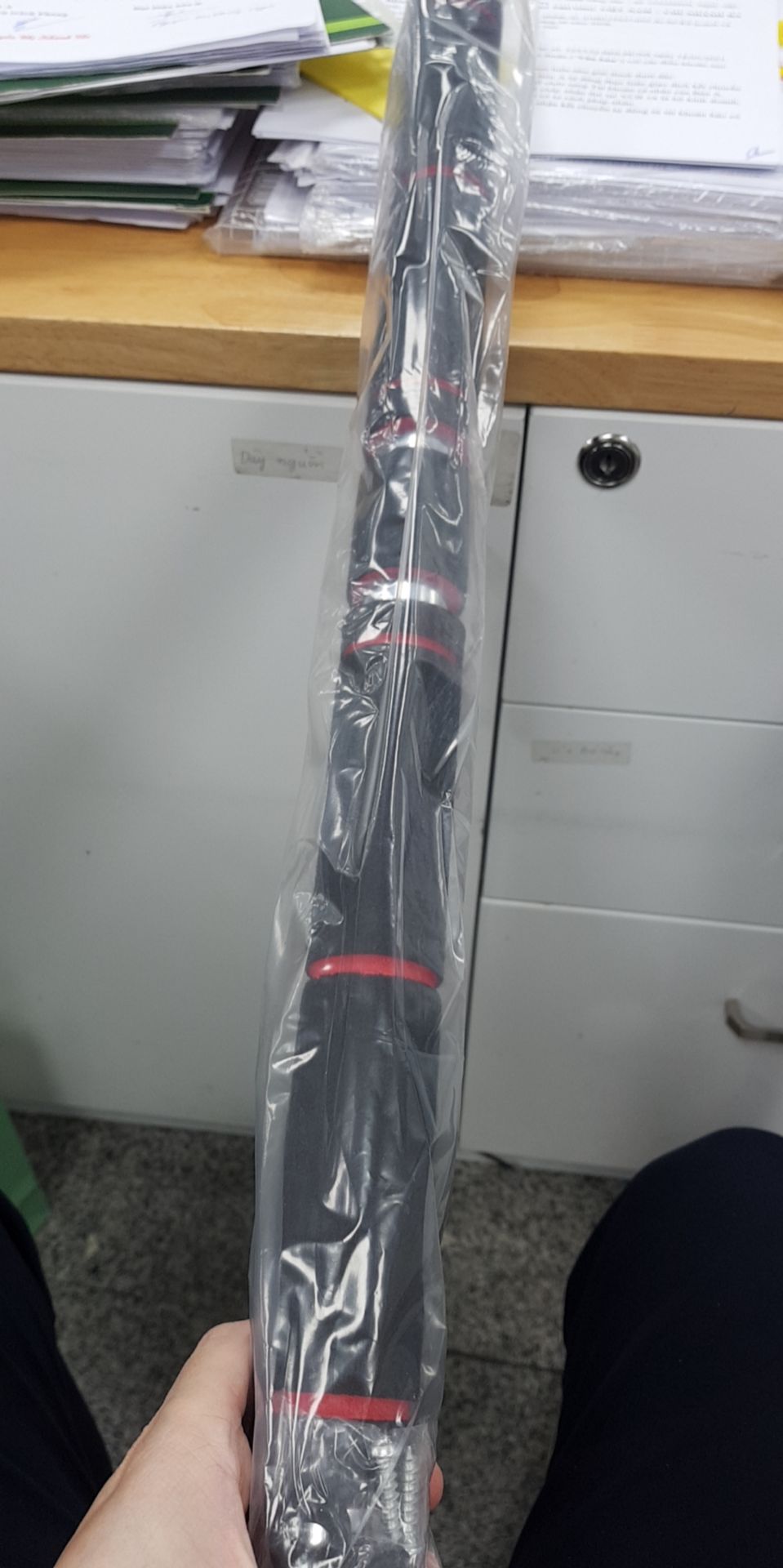 xà đu giao nhanh trên cả tuyệt vời. vừa đặt cái chưa đầy 2h sau đó có mặt tại cửa nhà mình. về chất lượng khá ổn. bé nhà mình lên xà rất nhiều do thích quá. miếng lót mềm êm ko làm bé đau tay. cảm ơn tiki và nhà cung cấp sản phẩm. sẽ ủng hộ dài