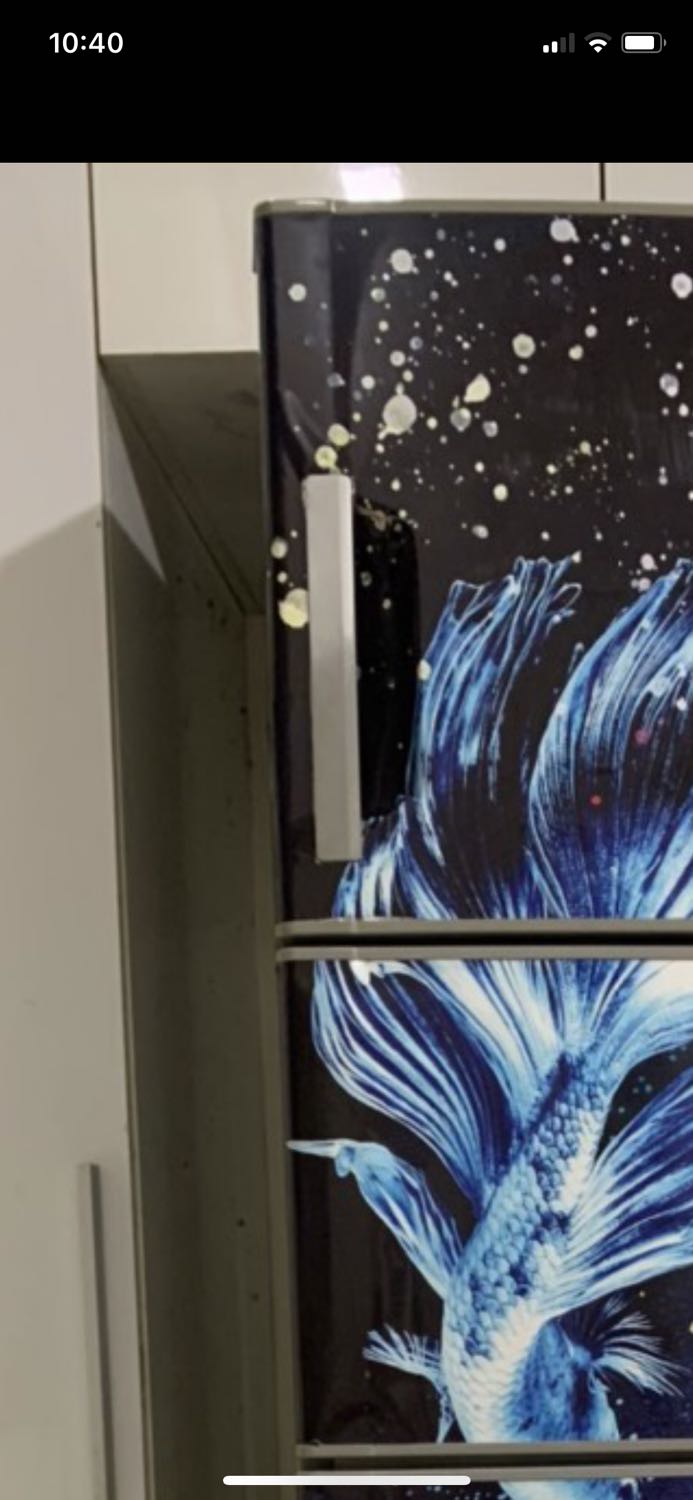 Giao hàng  nhanh 2 hôm đã nhận được, giá rẻ hơn các shop khác, đóng gói cực kì cẩn thận, hình ảnh sâc nét, y hình quảng cáo, có kèm dao tỉa và giaya hướng dẫn mình ko xem kĩ nên dán hơi bị nhăn, mọi ng nên dán bằng nước lau kính như shop hướng dẫn thì sẽ đẹp hơn nhiều nhé. Cám ơn shop chúc shop mua may bán đat