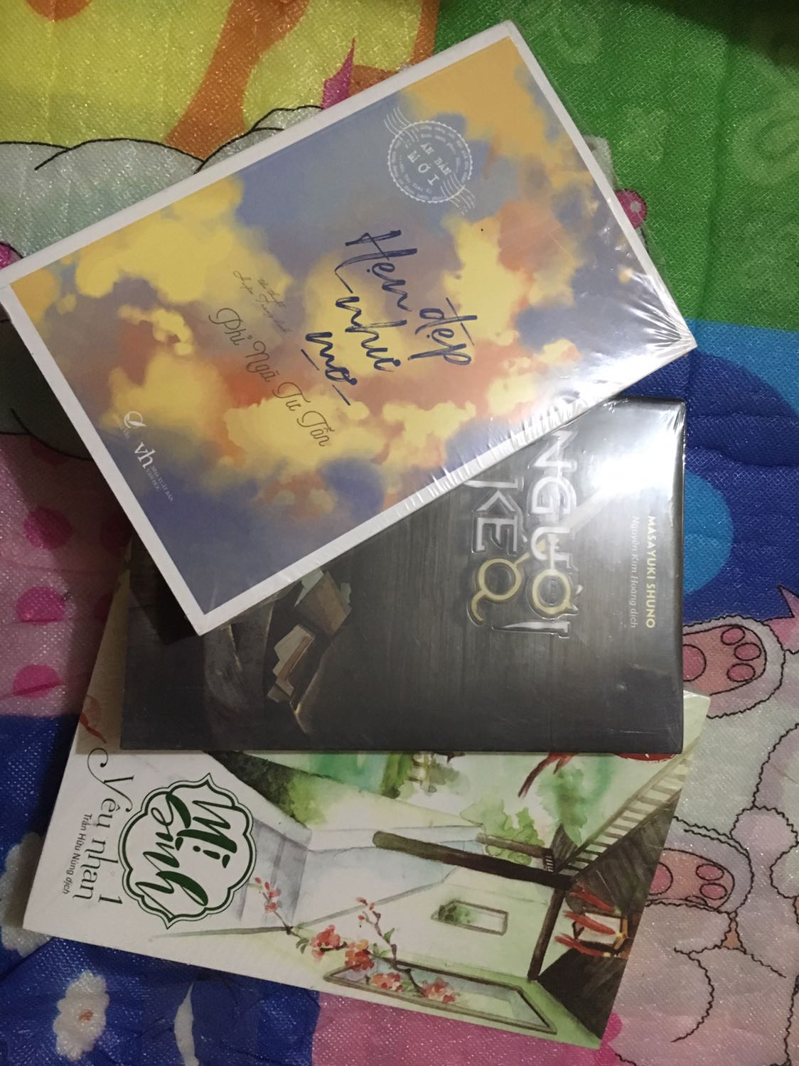 Sách khổ to mà hơi mỏng chút,nội dung review bảo hay chứ chưa đọc,đang sale nên mua đọc thử,hình như phần 2 vẫn chưa ra,tìm khắp k thấy thông tin j