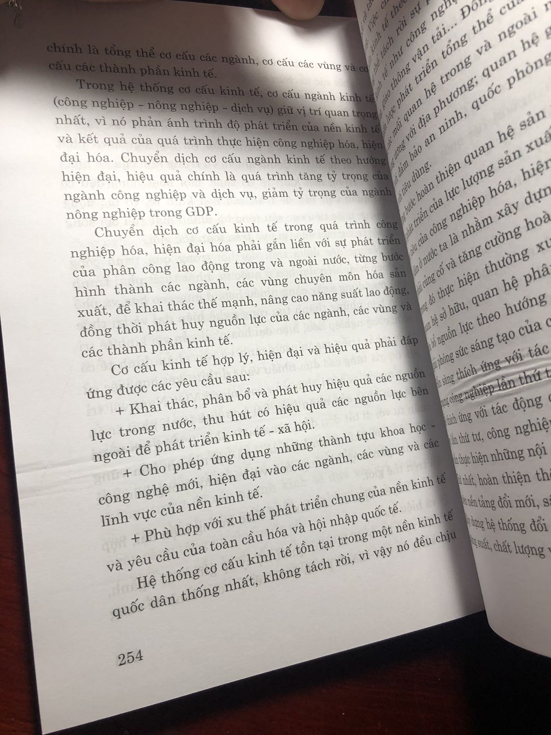 Sách đẹp, mới, ngoài bìa không bị hư hại gì,  nhưng có vài trang gần cuối bị lỗi😭😭