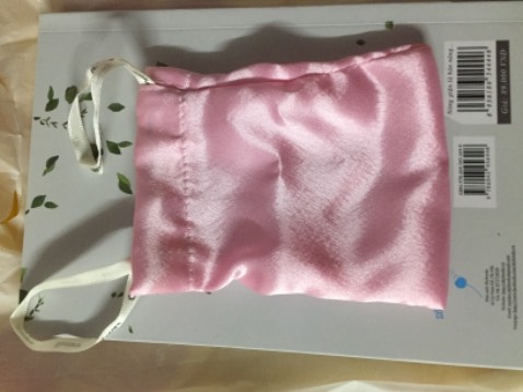 Túi lụa xịn nha, kéo dễ dàng. Đút gọn gàng, tiện lợi. Many thanks shop ạ!!