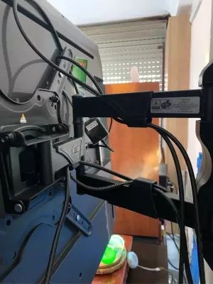 rất chắc chắn, shop giao hàng nhanh ghê, một mình thì gắn lên hơi lâu tí có 2 thì nhanh, còn có đồ kẹp đây điện lại nữa rất gọn gàng, xoay dc đa hướng rất tiện