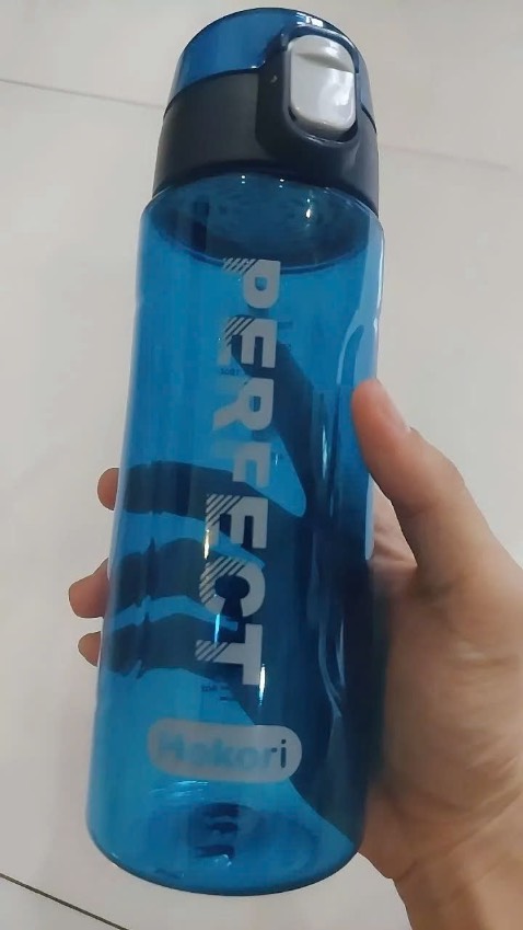 Giao hàng nhanh. Chất liệu an toàn , chất lượng ok, bình cứng cáp, màu đẹp, giá ok, k nghe mùi nhựa. 5 sao. Khuyên mng nên mua.