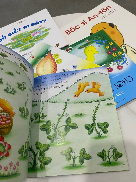 sách được thiết kế chỉn chu nhiều chi tiết liên tưởng đến nhau rất hay, ba mẹ nhìn cũng thấy hay