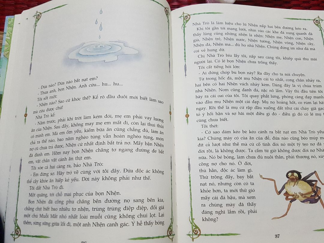 Chưa lần nào mình mua hàng mà gặp trường hợp đóng gói sản phẩm tệ như lần này. Sách không được bọc chống sốc hay nilon gì, nên trong quá trình vận chuyển, bìa sách bị móp méo. Cũng may là đc sách thật, giấy và in đẹp.
Hy vọng lần sau Tiki đóng gói sản phẩm cẩn thận hơn.