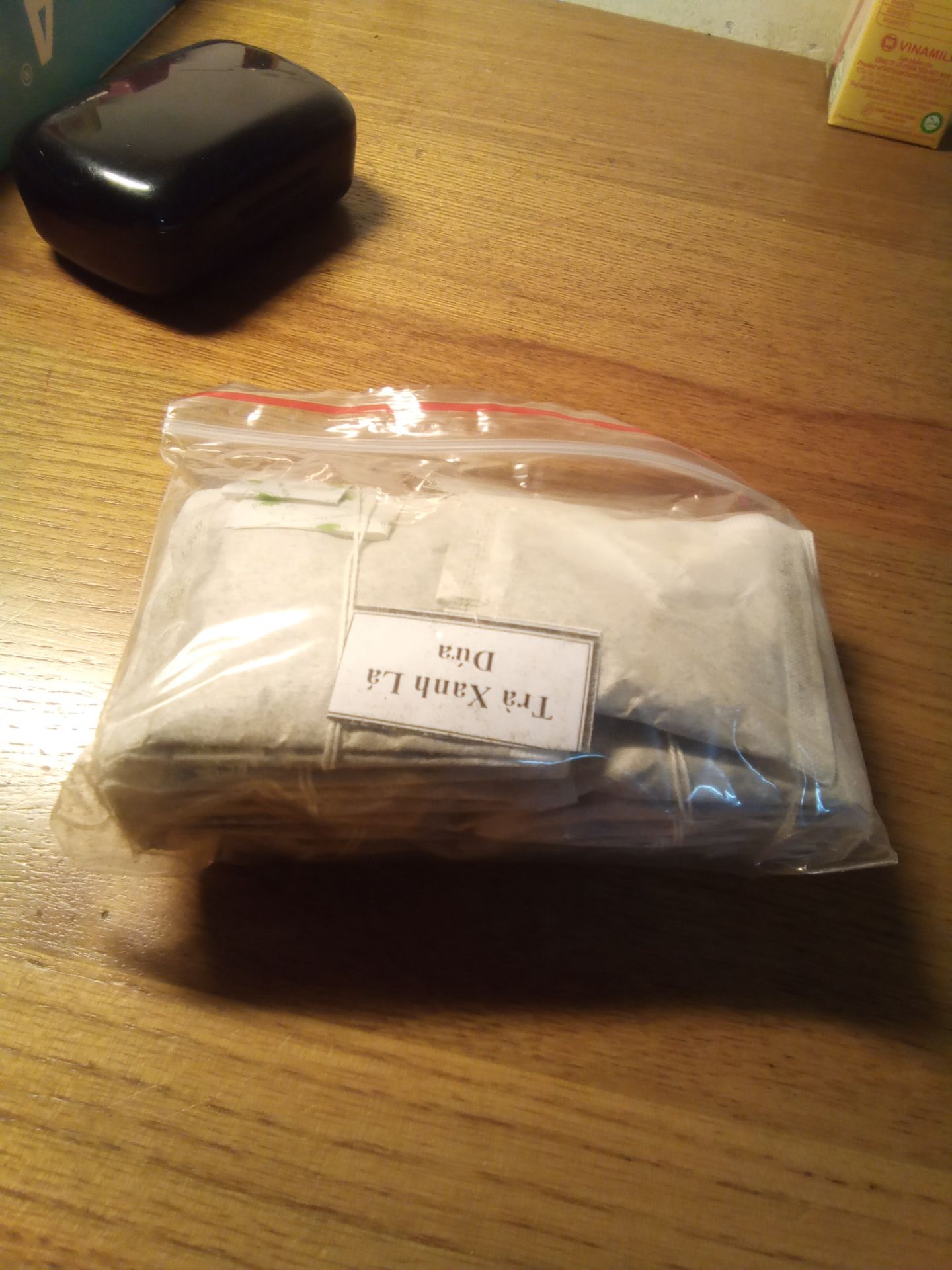 Trà vị ok, không thơm lắm. Đóng gói kiểu rất qua loa. Chỉ chấm cỡ 6/10