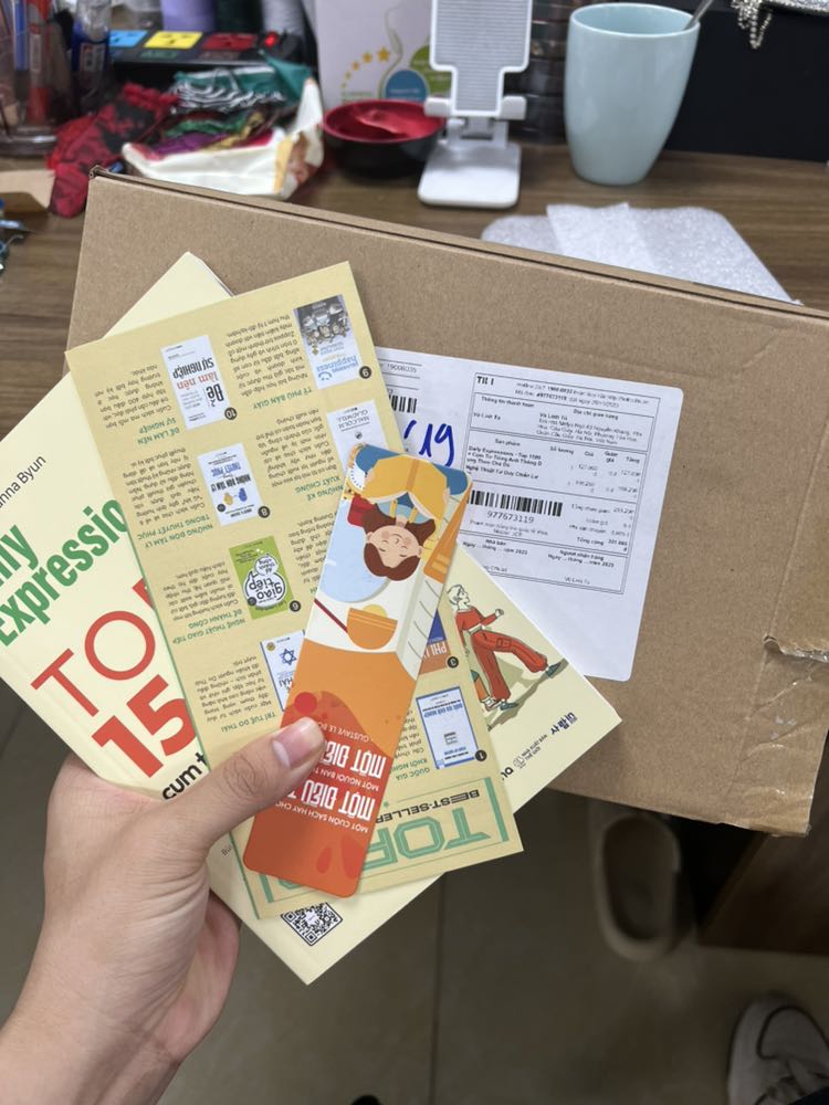 Đặt hai quyển 1500+ và quyển này đã thanh toán đầy đủ qua app nhưng shop chỉ giao đúng 1 quyển 1500+ mà không hề thông báo gì cho mình. Làm ăn như vậy mình k hài lòng một chút nào. Rất mất thời gian