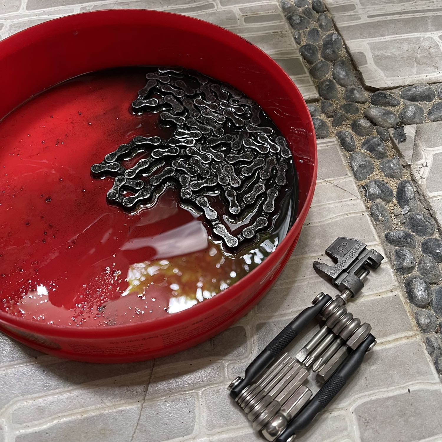 Sản phẩm sử dụng rất rất tốt, tẩy bay chất bẩn bám trên sên và líp. Mình vô cùng hài lòng về sản phẩm này.