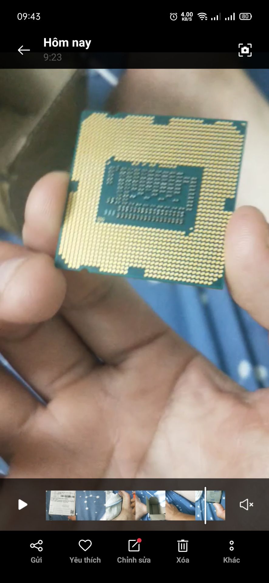 giao hàng nhanh, sản phẩm hơi cũ, không có tem bảo hành. hy vọng sẽ bảo hành qua hoá đơn điện tử nếu chẳng may hỏng( mặc dù tỷ lệ chíp hỏng khá thấp)