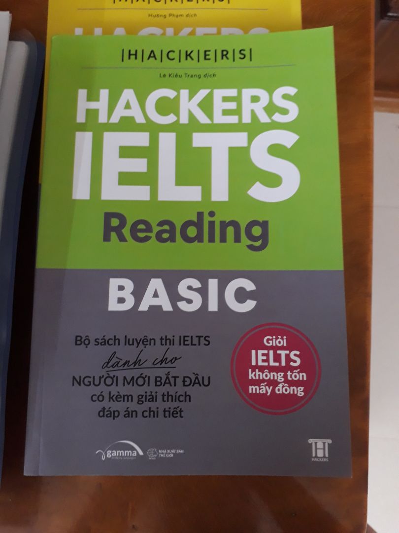 Bìa sách còn mới, không bị quăn mép, loại giấy được dùng bên trong khá là đẹp, nội dung được trình bày hợp lí, lộ trình học được hướng dẫn trong sách khá là chi tiết và đầy đủ cho người mới bắt đầu học ielts như mình