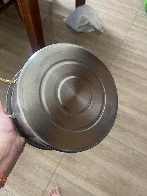 Mỏng nhẹ , k có logo ở đáy nồi như ảnh 
K hài lòng
Vẫn còn nước đã cháy nồi 
Quá tệ