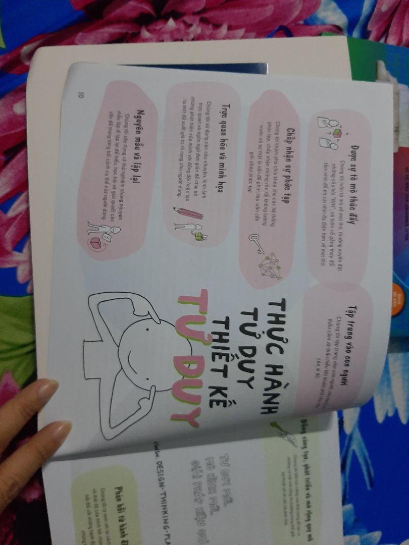 bìa sách hơi cong do đóng gói, nhưng vấn yêu thích cuốn sách này