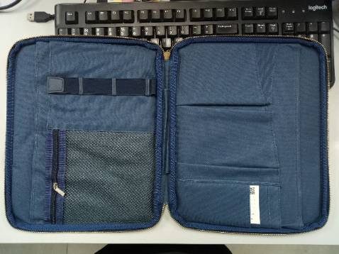 Rất hài lòng về cặp túi này. Chất liệu cao cấp, da tốt, bên trong túi được thiết kế đẹp. Tổng thể nhìn sang trọng. Dây kéo chắc chắn. Cho shop 5 sao