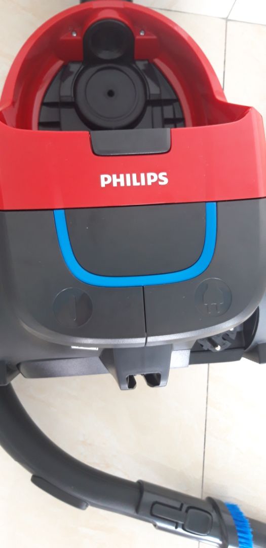 hàng chính hãng, lực hút mạnh nên rất sạch, ồn, máy ko có chỗ điểu chỉnh mức độ hút nên hơi ồn. mình ưng ý máy này.