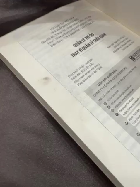 Sách ok,giao đúng hẹn, bọc sách ổn, dính dơ vân tay ở cuối sách hơi không hài lòng tí.