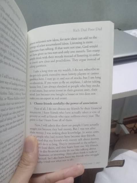 Sách này hay thì khỏi bàn ròi, sách ngoại nên khá nhỏ so với sách Việt mình.