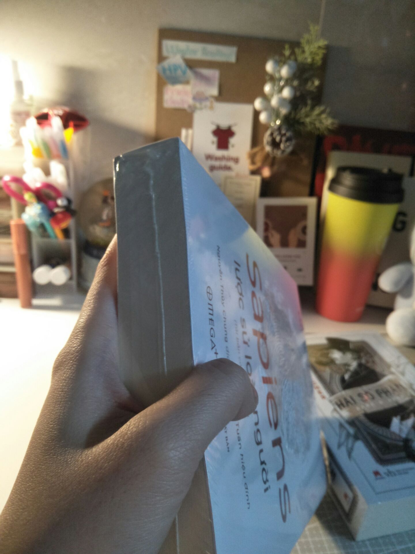 Nội dung sách thì khỏi bàn rồi nhé, lần này tiki gói hàng ưng quá nè, rất cẩn thận,  có cả bọc giảm sóc,  sách đóng gói kỹ,  không có dấu hiệu móp méo. Tuyệt Vời