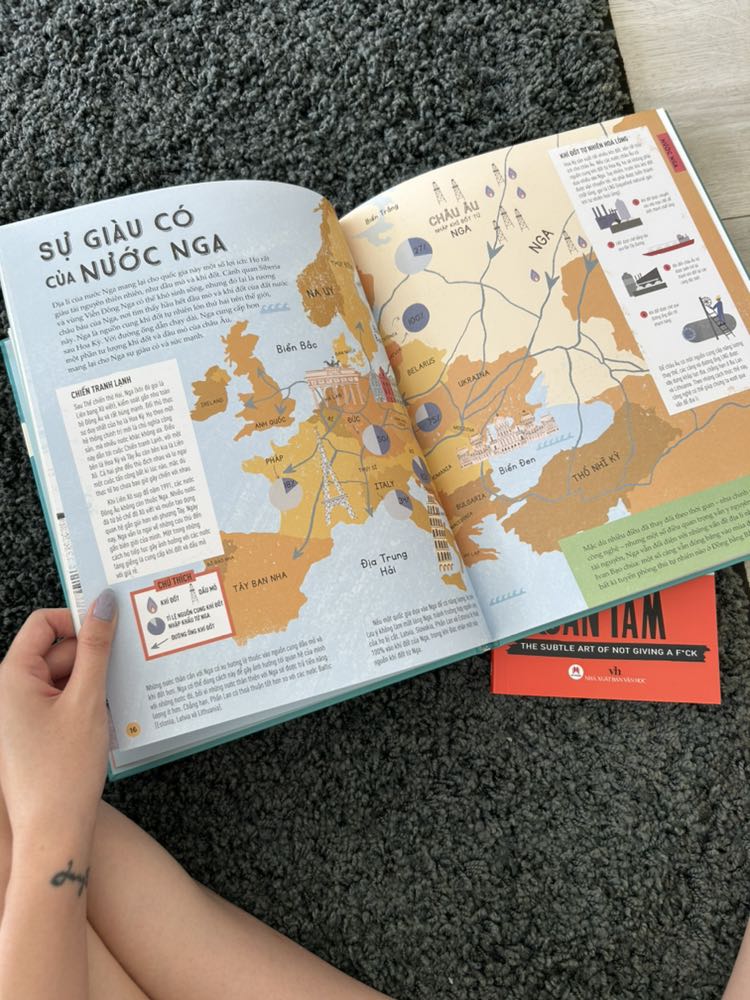 Năm ngoái mua tặng cháu đã đọc ké rồi. Năm nay mua bản full về đọc, vừa đọc vừa tra map và wiki để hiểu hơn nhưng vẫn hạ quyết tâm mua bản của NXB Kim Đồng này về tự đọc lại. Hình vẽ và nội dung đều ổn lắm, với cả người lớn lẫn trẻ nhỏ.
Chiều hôm trước đặt sáng sớm hôm sau nhận luôn. GHTK Tiki mãi đỉnh 🤘